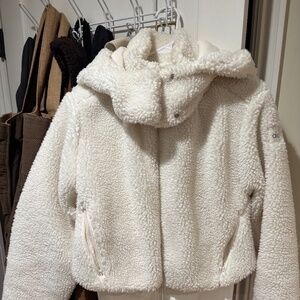 Alo foxy Sherpa jacket white